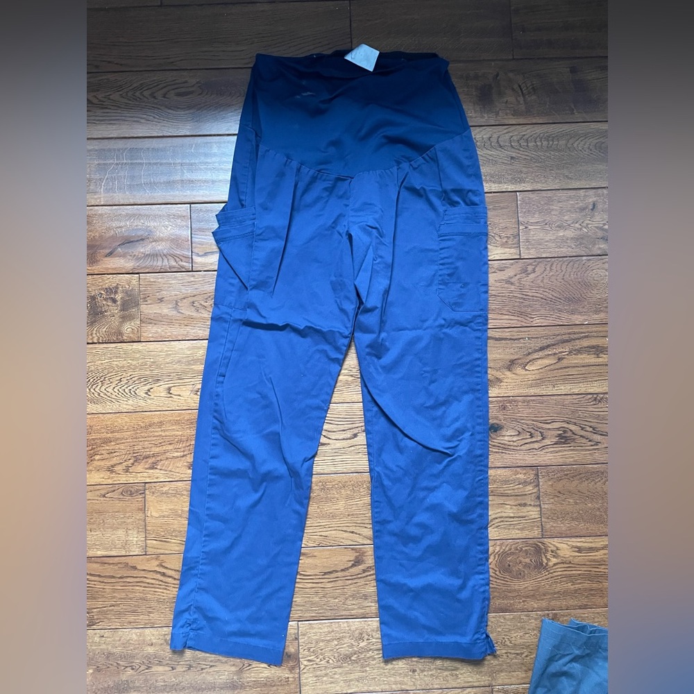 Maternity scrubs size medium